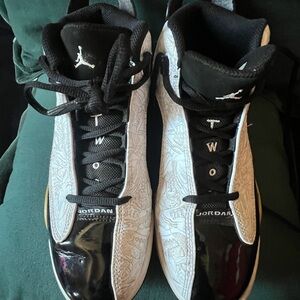 Jordan Men's Black and White Patterned Sneakers